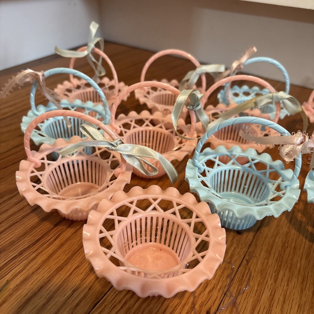 Lot of 12 Vintage 1950's Hard Plastic Party Favor & Candy Basket w & wo Handles - Picture 2 of 4